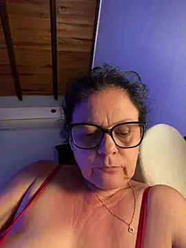 sharongirl07 (F mature) - Big squir and Finger