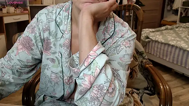 bloomingallure (F mature) - sex ... sex ...