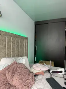 Show de webcam en vivo con EmiilyEvans_ - Juguetes Lovense interactivos disponibles
