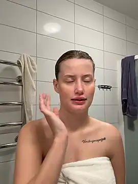 secretcheryy (F young) - Play with nipples