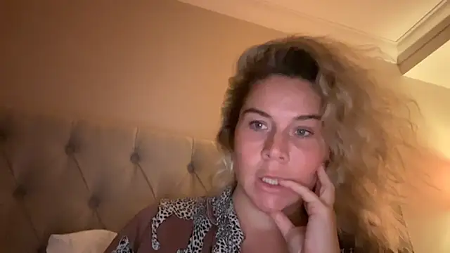 erincheshire live cam on StripChat