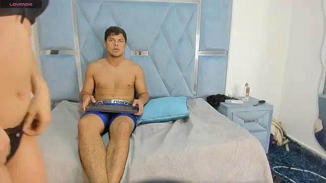 AmbarAsmx live cam on StripChat