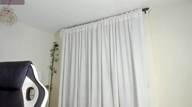 _Emmaa_Queen_ live cam on StripChat