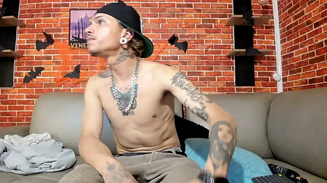 Valentino_knox1
