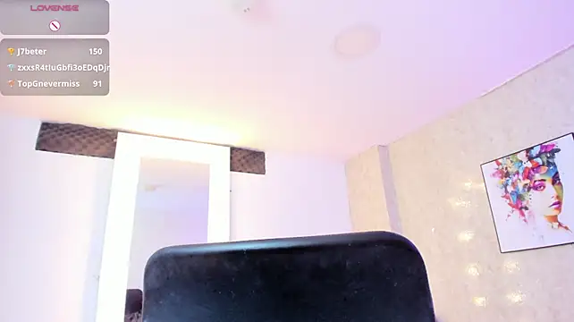 Littlee_Mia live cam on StripChat