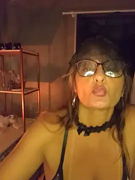 Marcelabusty live cam on StripChat