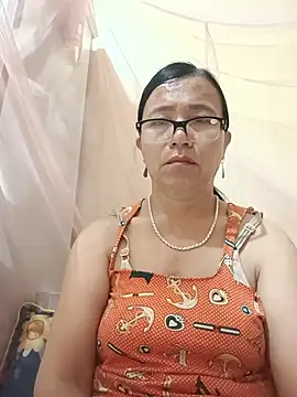 Chilly-wet live cam on StripChat