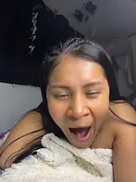 Emely_tk19 live cam on StripChat