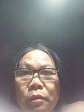 lady-pussy live cam on StripChat