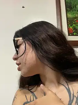 CAROLINA--17 live cam on StripChat
