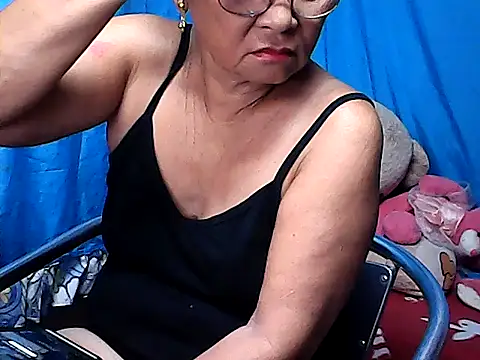 wetmaturedgrace live cam on StripChat