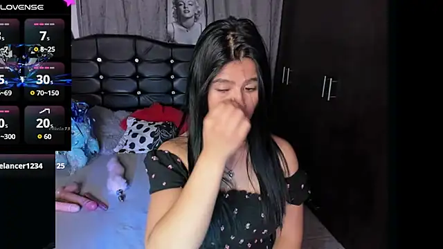 LatinaQueen23 webcam