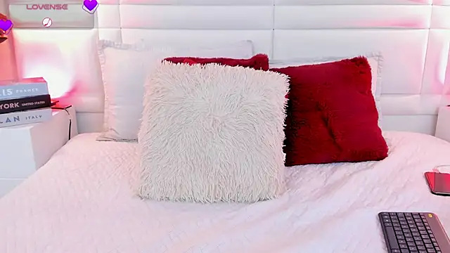 Alanna_Valmont webcam