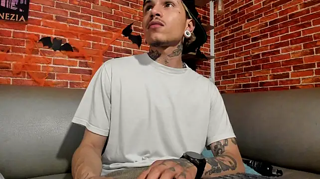 Valentino_knox1