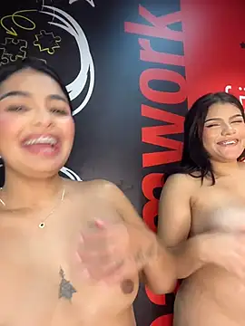RollingGirls live cam on StripChat