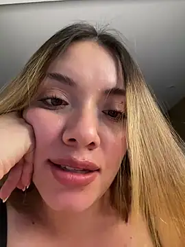 valery_mora live cam on StripChat