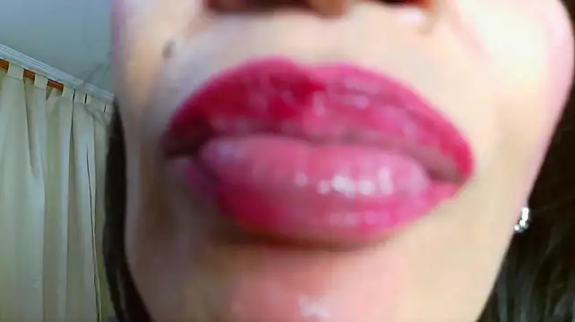 NICOL-JARAMILLO live cam on StripChat