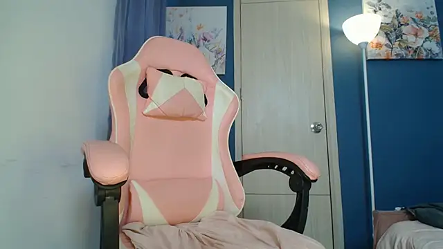emmily_forev3r, live now