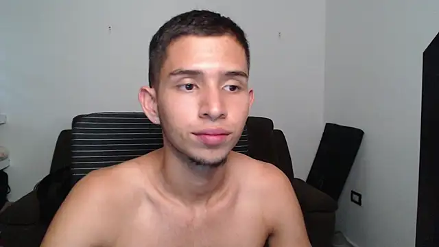 harold_18_ live cam on StripChat
