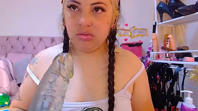 lanaqueen699 live cam on StripChat