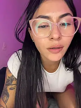 emilie_xx_ live cam on StripChat