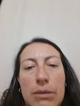 Lauryn_Jones live cam on StripChat