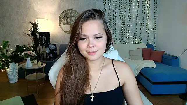 Kira_love_81 live cam on StripChat