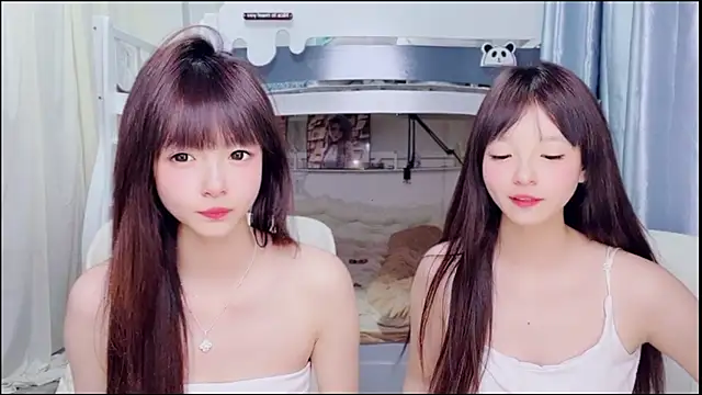 xiaoqiao-daqiao live cam on StripChat