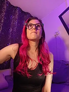 Izelle_Morningstar live cam on StripChat