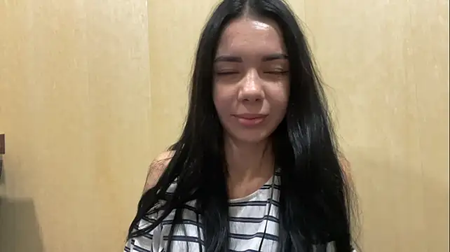 HazelRhoten live cam on StripChat