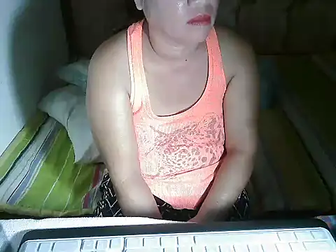 wethornypussy4u live cam on StripChat