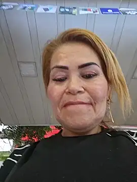 Hotpussymoon live cam on StripChat