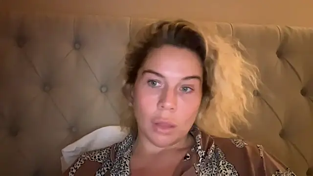 erincheshire live cam on StripChat