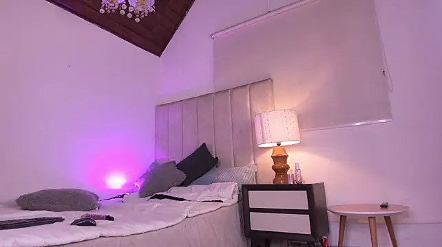 MiaRoseGold live cam on StripChat