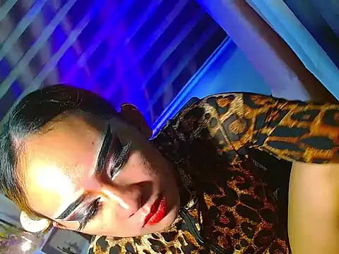 HOLLYWOOD_QUEEN_88