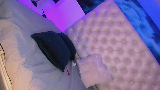 Maia_Hotts live cam preview