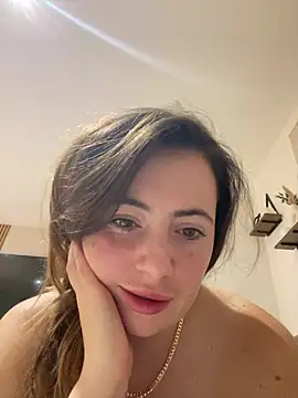 Brunette_Milf_MayaX