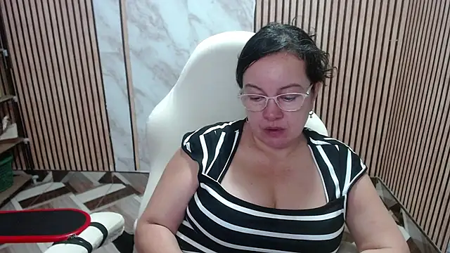 Sonialorens_ live cam preview