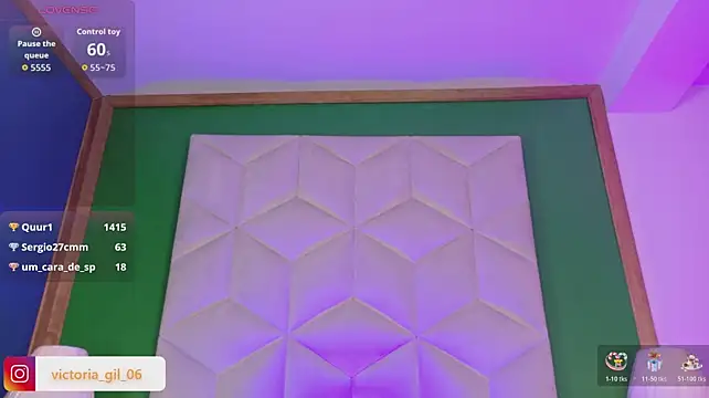 queen__violet live cam on StripChat