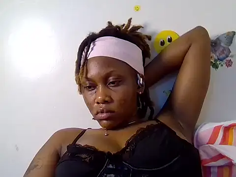 missprettydoll live cam on StripChat