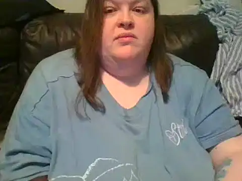 CurvyKirstiesX live cam on StripChat
