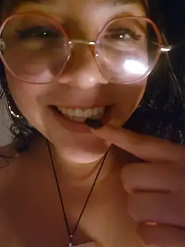 Vivi_Kvsh live cam on StripChat