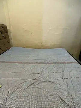 NaughtyZoya webcam