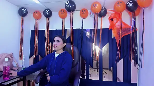 Aisha_hotts777 webcam