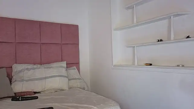 Meganisperfect69 live cam preview