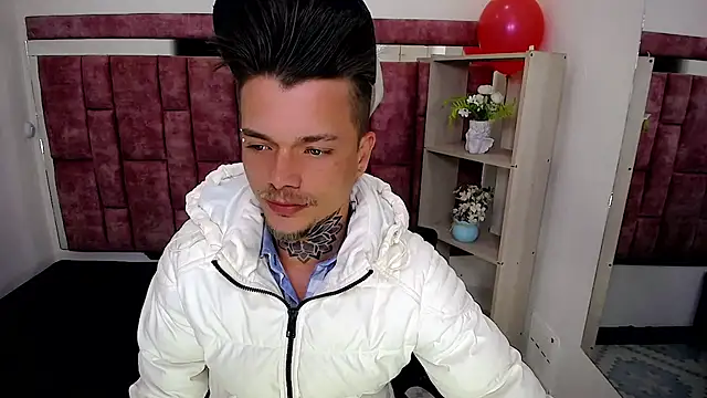 Gold_Loyal77 live cam on StripChat