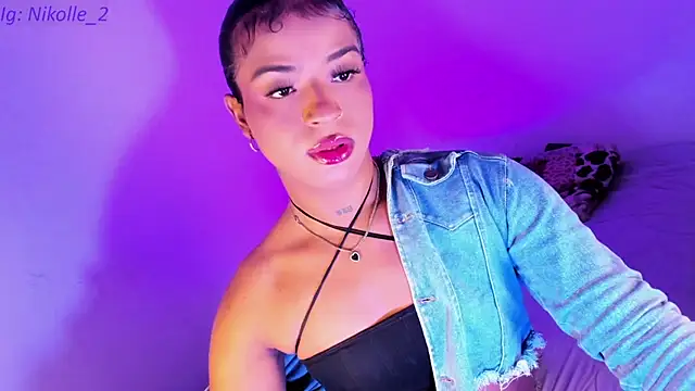niccki_of1 live cam on StripChat