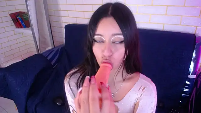Bella1126 live cam on StripChat