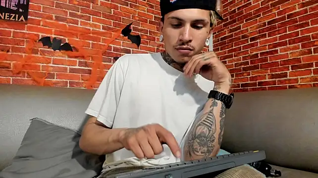 Valentino_knox1