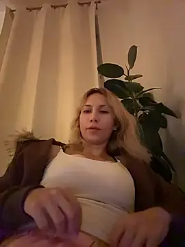 suyneslii live sex cam